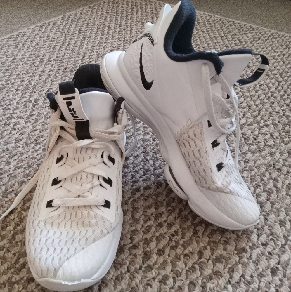 NIKE LeBron Witness 5 Air Zoom Black and White 2020 Basketball Shoes Men SIZE 7
